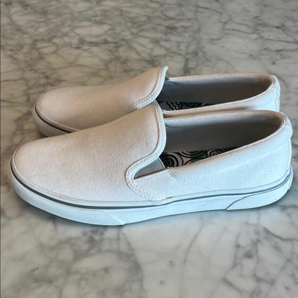 Eddie Bauer White Canvas Sneakers with Rubber Toe Cap - Picture 4 of 5